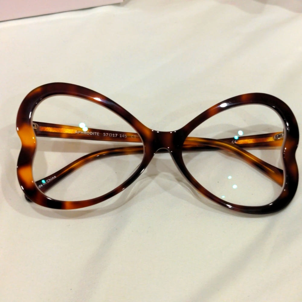 Tortoise shell heart shaped glasses